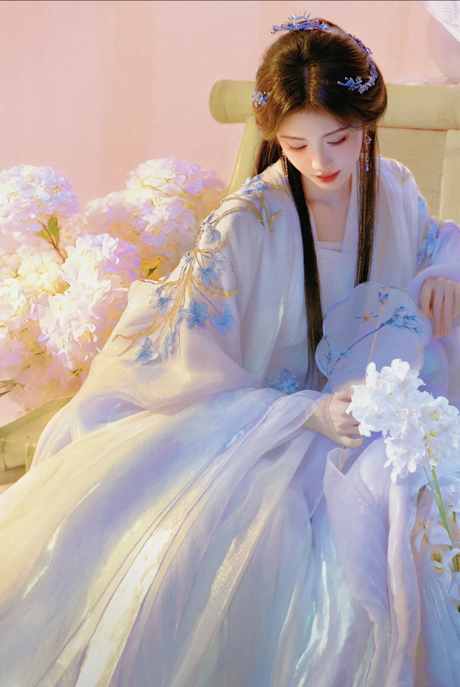 Có bao nhiêu vai tiên tử cứ đưa Cúc Tịnh Y đóng là chuẩn nhất