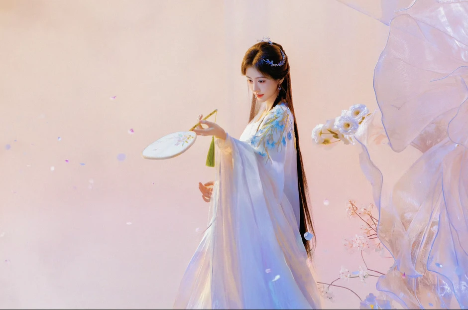 Có bao nhiêu vai tiên tử cứ đưa Cúc Tịnh Y đóng là chuẩn nhất