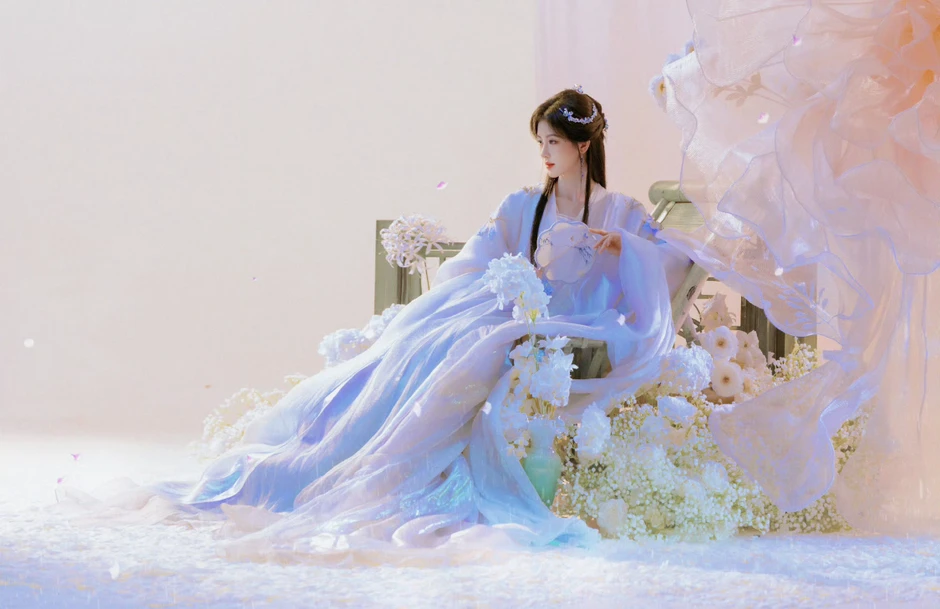 Có bao nhiêu vai tiên tử cứ đưa Cúc Tịnh Y đóng là chuẩn nhất