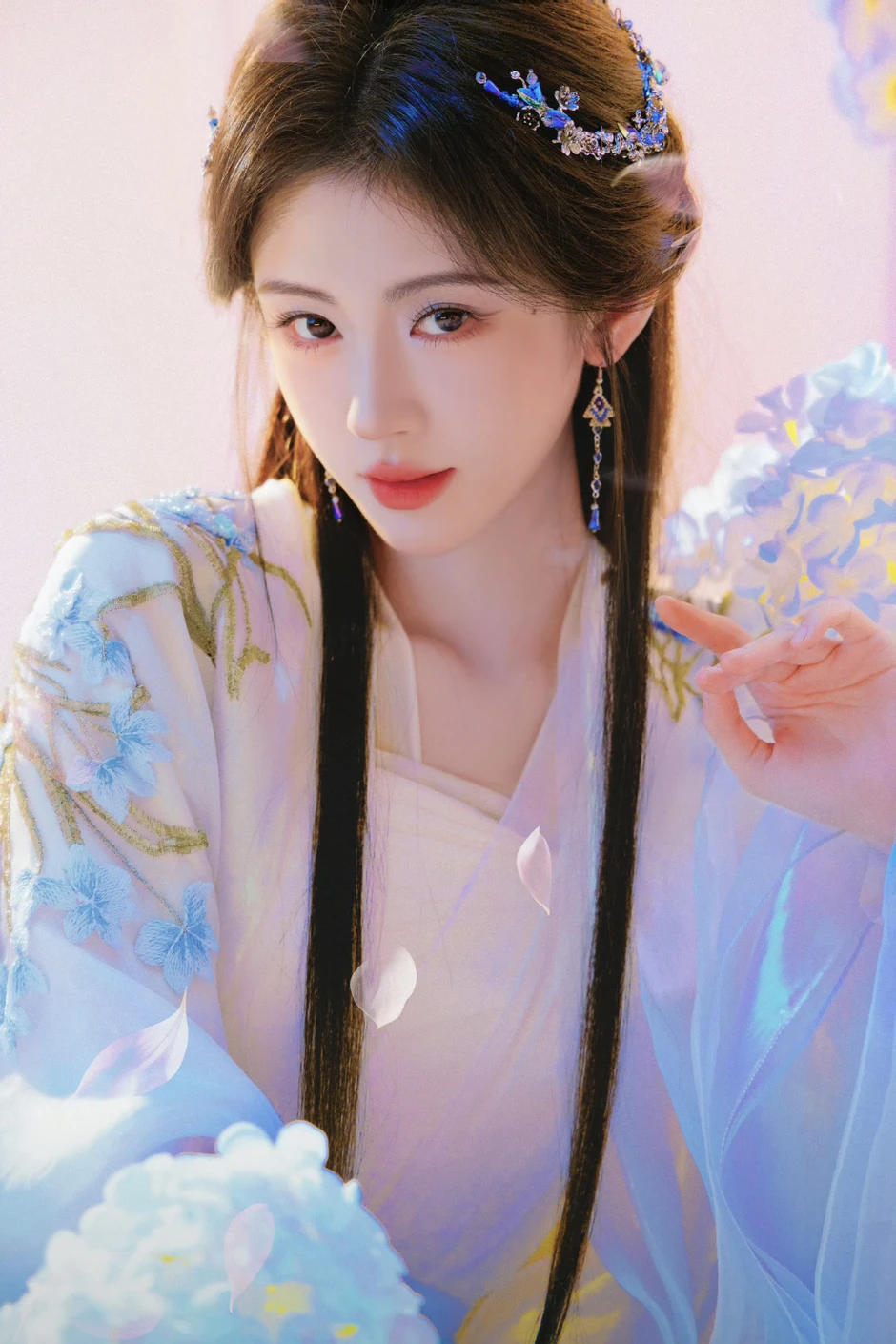 Có bao nhiêu vai tiên tử cứ đưa Cúc Tịnh Y đóng là chuẩn nhất