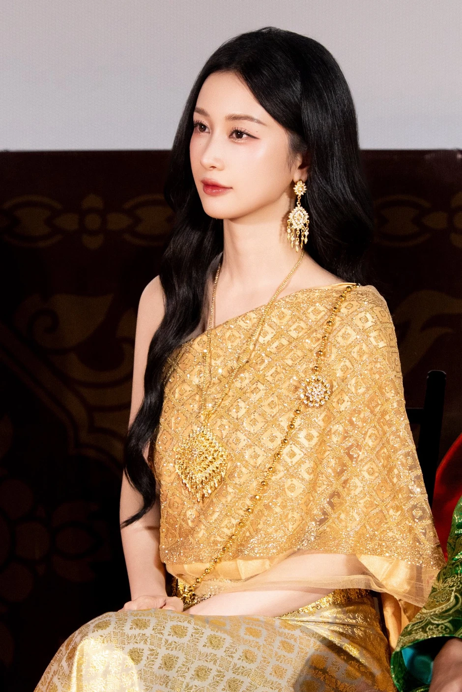 Cô gái được báo Thái khen "quyến rũ nhất Việt Nam", truyền thông Trung cũng náo loạn vì đẹp như Angela Baby