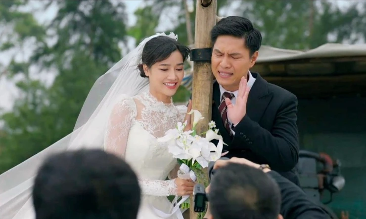 Cô gái làng chài cứu cả bộ phim Việt giờ vàng