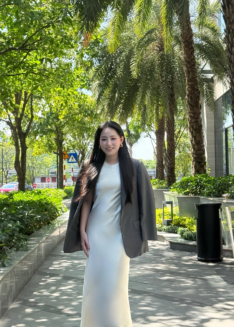 Cô giáo Minh Thu "comeback" với giao diện khác lạ, fan ngỡ ngàng vì không nhận ra Cô giáo Minh Thu "comeback" với giao diện khác lạ, fan ngỡ ngàng vì không nhận ra