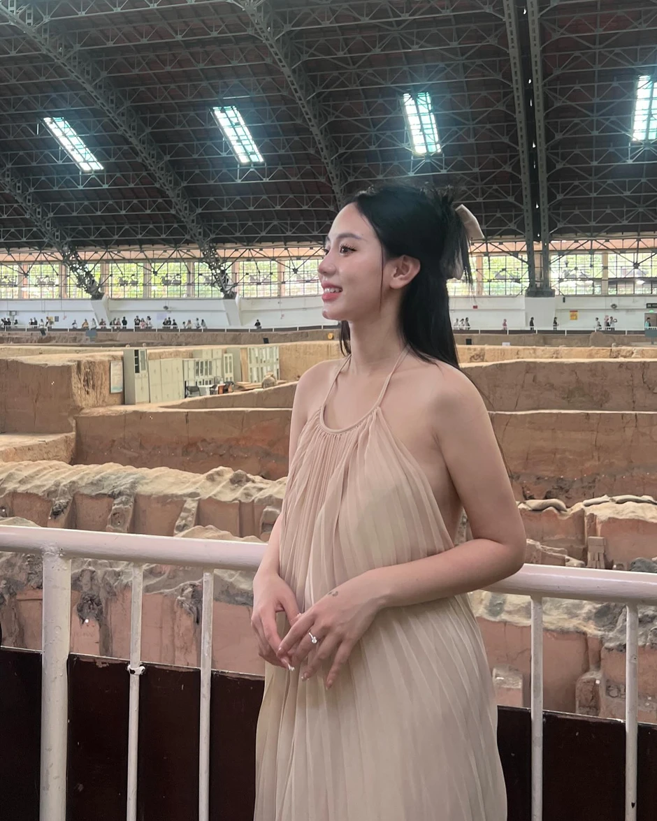 Cô giáo Minh Thu "comeback" với giao diện khác lạ, fan ngỡ ngàng vì không nhận ra Cô giáo Minh Thu "comeback" với giao diện khác lạ, fan ngỡ ngàng vì không nhận ra