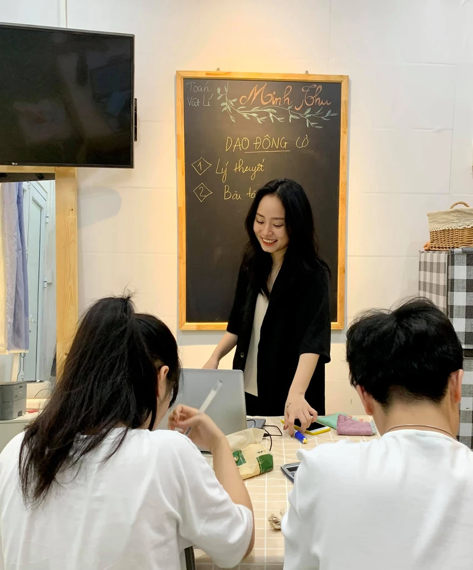 Cô giáo Minh Thu "comeback" với giao diện khác lạ, fan ngỡ ngàng vì không nhận ra Cô giáo Minh Thu "comeback" với giao diện khác lạ, fan ngỡ ngàng vì không nhận ra