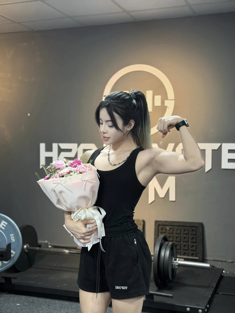 Công khai hình ảnh trước khi "trùng tu" nhan sắc, nữ gymer khiến người xem chỉ biết thốt lên hai từ "quá đỉnh"