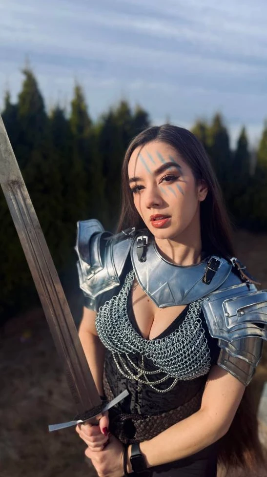Cosplay game AAA mới ra mắt theo phong cách gợi cảm, nữ streamer nổi tiếng không ngờ, soi trang cá nhân càng thêm ấn tượng