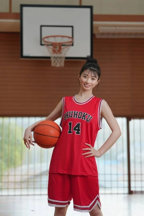 Cosplay nhân vật Slam Dunk, hot girl tân binh thành công nhất gây sốt, fan đua nhau xin "chơi cùng"