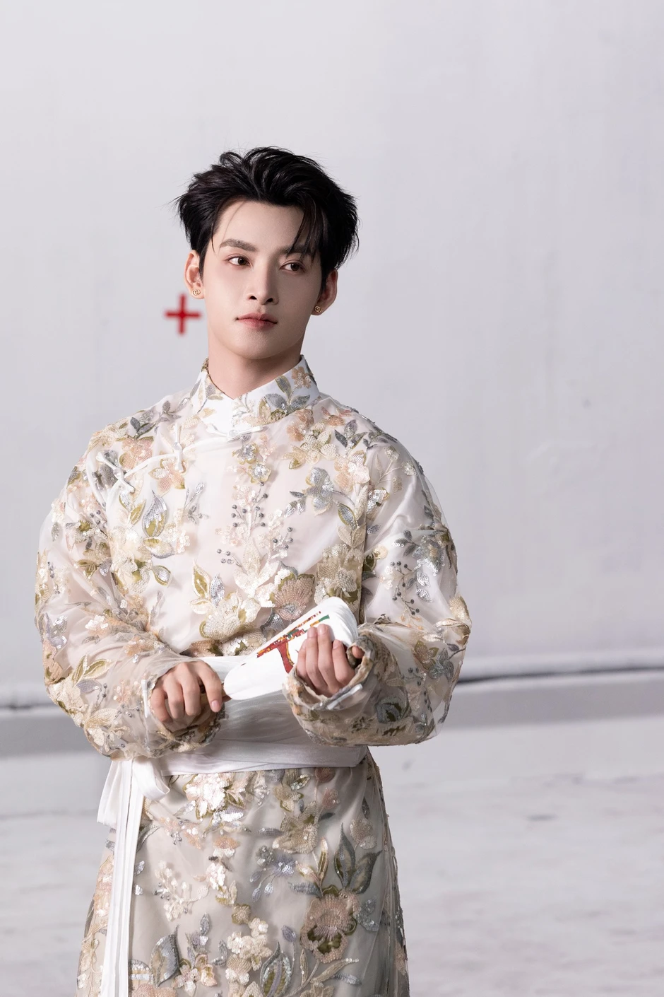 Cover bài mới của Hùng Huỳnh, nam ca sĩ khiến cả cõi mạng tranh cãi: Hay hơn bản gốc là được Cover bài mới của Hùng Huỳnh, nam ca sĩ khiến cả cõi mạng tranh cãi: Hay hơn bản gốc là được