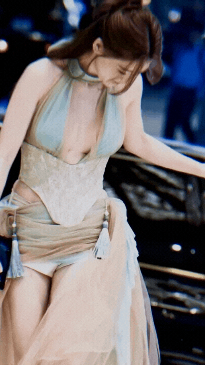 Cú vấp của mỹ nhân Việt đẹp chấp Hoa hậu khiến cõi mạng dán mắt