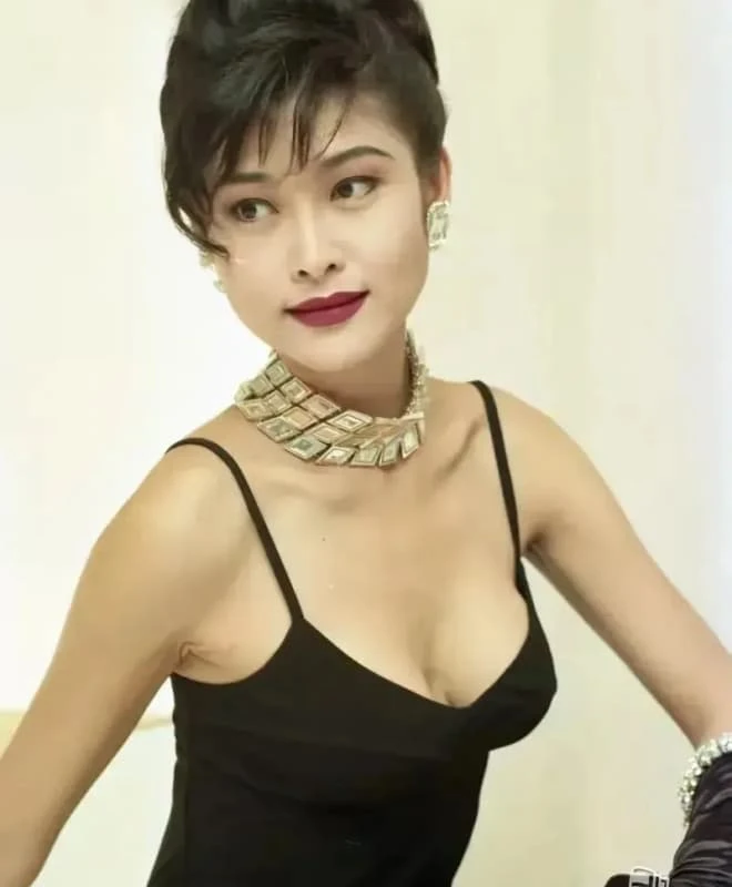 Cuộc đời của "nữ hoàng phim nóng" cởi đồ để nổi tiếng rồi mặc lại để trở thành ảnh hậu