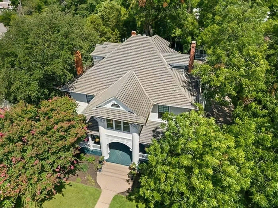 Cuộc sống của "Hoa hậu giàu nhất Việt Nam" sau khi rời showbiz, bán hết tài sản ở Việt Nam Cuộc sống của "Hoa hậu giàu nhất Việt Nam" sau khi rời showbiz, bán hết tài sản ở Việt Nam