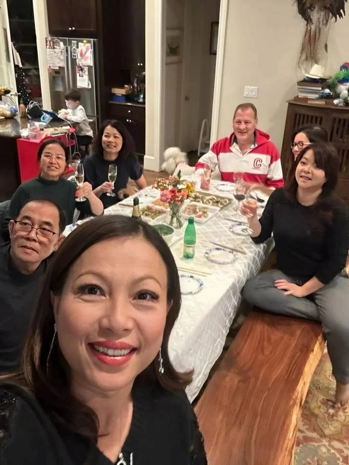 Cuộc sống của "Hoa hậu giàu nhất Việt Nam" sau khi rời showbiz, bán hết tài sản ở Việt Nam Cuộc sống của "Hoa hậu giàu nhất Việt Nam" sau khi rời showbiz, bán hết tài sản ở Việt Nam