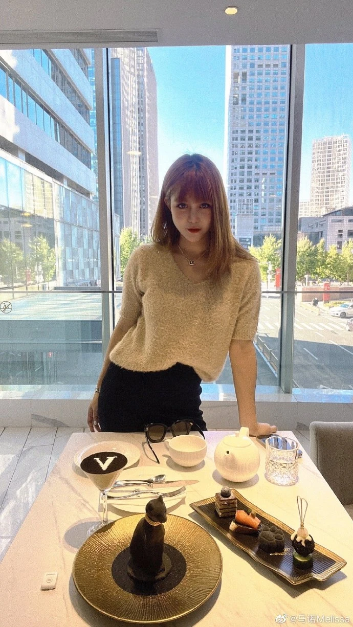 Cuộc sống hiện tại của cô gái từng viral với câu nói: "Tôi thà ngồi khóc trong xe BMW còn hơn ngồi cười sau xe đạp"?