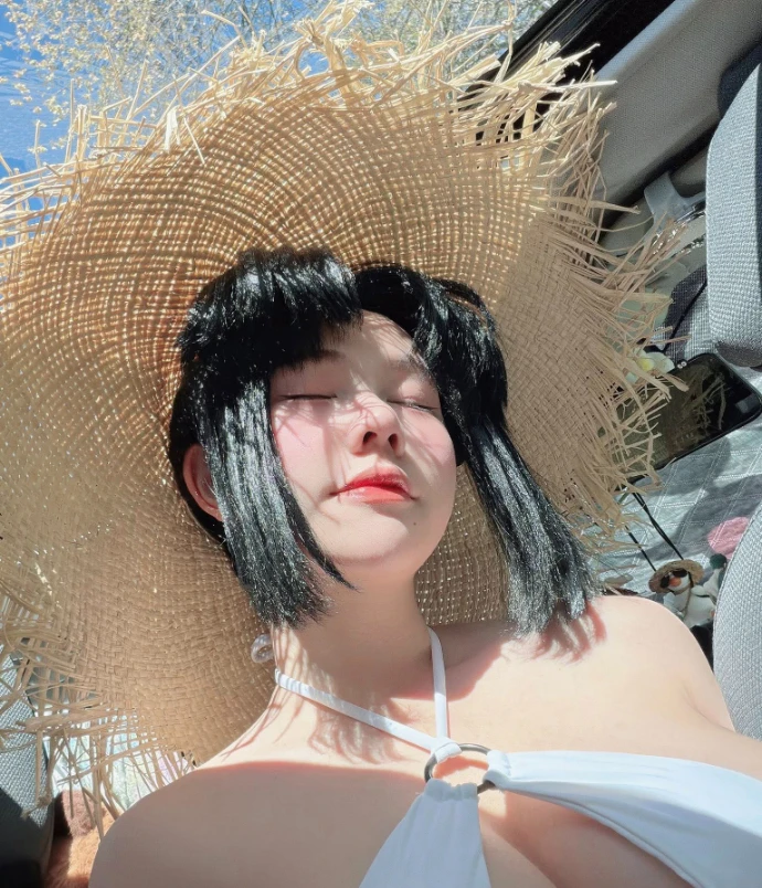 Cuối cùng, Arisa Nguyễn cũng "xả ảnh" đón hè, khiến anh em game thủ hết lời khen ngợi Cuối cùng, Arisa Nguyễn cũng "xả ảnh" đón hè, khiến anh em game thủ hết lời khen ngợi