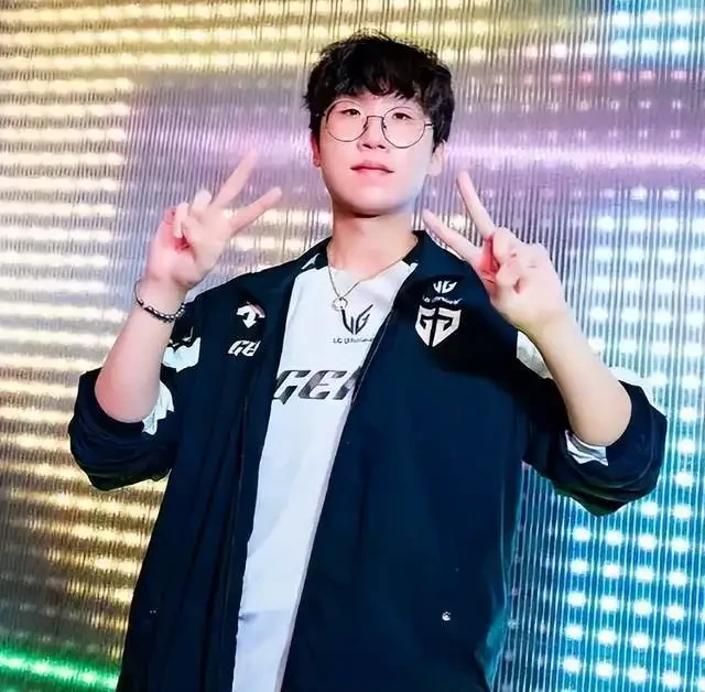 Cựu vương CKTG chỉ ra vấn đề lớn nhất hiện tại của Gen.G Cựu vương CKTG chỉ ra vấn đề lớn nhất hiện tại của Gen.G