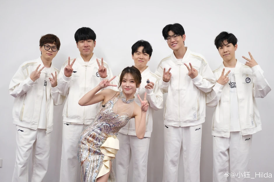 Cựu vương CKTG khiến cộng đồng LPL "nóng mắt" vì hành động sau chia tay