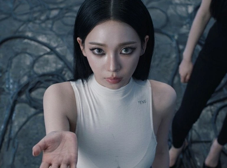 Đã tìm ra "ma nơ canh" sống của Kbiz, "thánh body" Lisa giờ chỉ còn là cái tên?