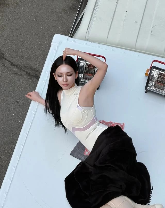 Đã tìm ra "ma nơ canh" sống của Kbiz, "thánh body" Lisa giờ chỉ còn là cái tên?