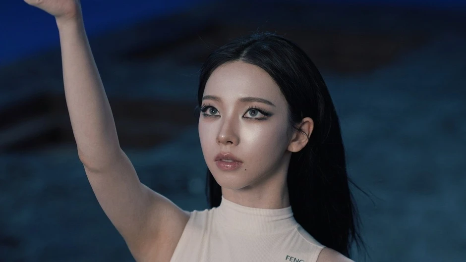 Đã tìm ra "ma nơ canh" sống của Kbiz, "thánh body" Lisa giờ chỉ còn là cái tên?