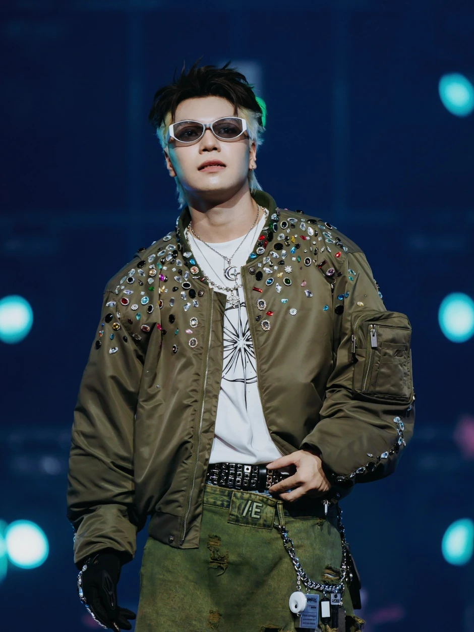 Đại hội xin lỗi vì B Ray rap "quấy rối" Em Xinh, thêm 1 Anh Trai Say Hi bị liên luỵ Đại hội xin lỗi vì B Ray rap "quấy rối" Em Xinh, thêm 1 Anh Trai Say Hi bị liên luỵ