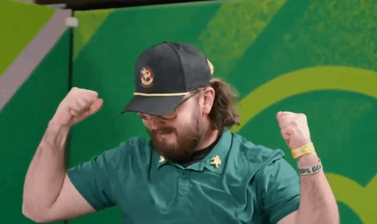 Đấm tay ăn mừng vì vừa vô địch, tuyển thủ eSports bị tước ngay cúp, cộng đồng game thủ phải "dậy sóng" Đấm tay ăn mừng vì vừa vô địch, tuyển thủ eSports bị tước ngay cúp, cộng đồng game thủ phải "dậy sóng"