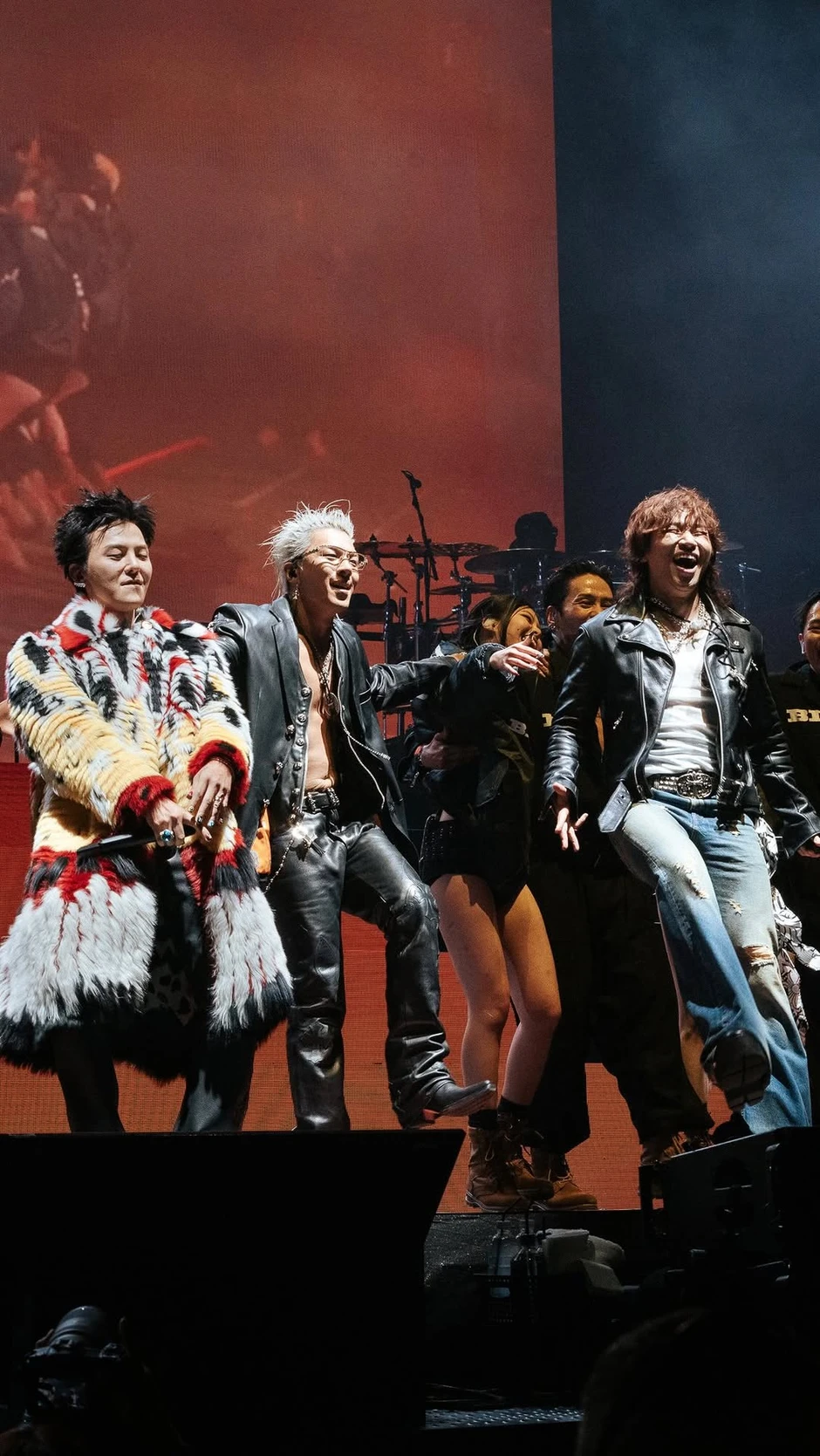 Dân Hàn nức nở, báo chí gọi BIGBANG là "idol quốc dân cuối cùng"