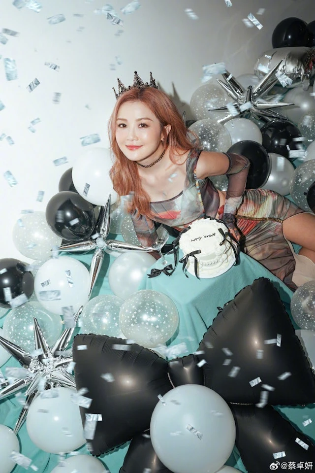 Đang ồn trên MXH: Chồng PT kém 10 tuổi của Chị Đẹp giàu nhất showbiz bị phốt tán tỉnh hot girl bốc lửa chỉ sau 2 ngày cưới