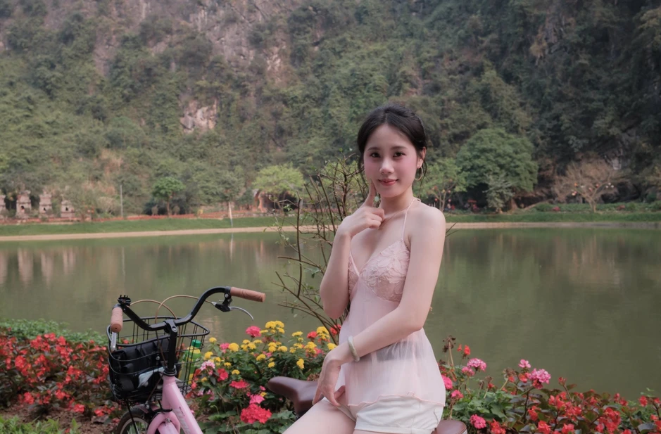 Dạo chơi ở Tuyệt Tình Cốc, bộ ảnh của hot girl bất ngờ viral chóng mặt Dạo chơi ở Tuyệt Tình Cốc, bộ ảnh của hot girl bất ngờ viral chóng mặt