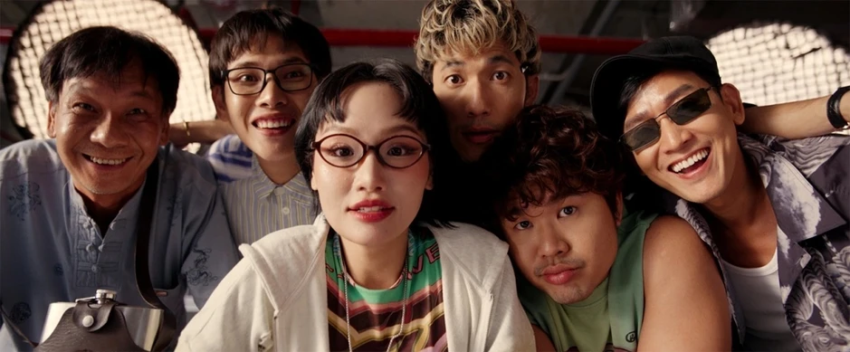 Đạo diễn Đại Tiệc Trăng Máu 8 đòi nhốt khán giả trong rạp