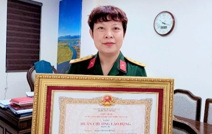 Đạo diễn Mưa đỏ bất ngờ báo tin vui