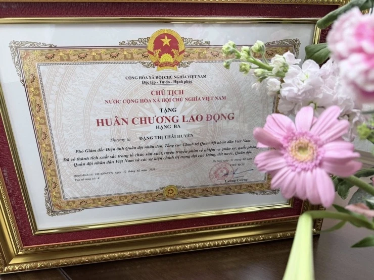 Đạo diễn Mưa đỏ bất ngờ báo tin vui