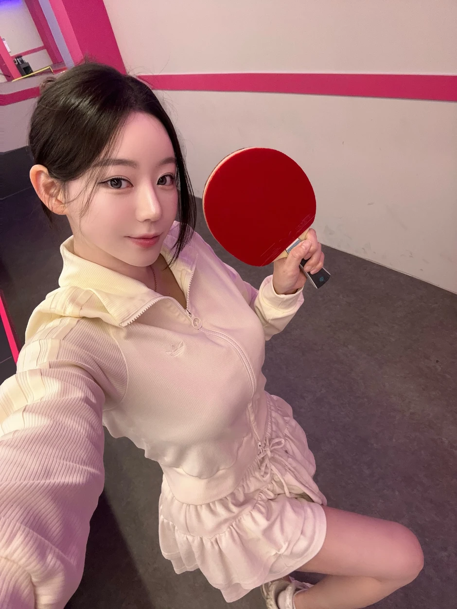 Dạy CDM cách chơi bóng bàn, hot girl bất ngờ "gây bão" với nhan sắc quá xinh đẹp