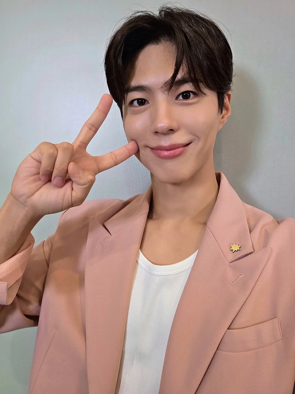 Đây là con người thật của mỹ nam Hàn Quốc đình đám đang hợp tác với Trấn Thành Đây là con người thật của mỹ nam Hàn Quốc đình đám đang hợp tác với Trấn Thành