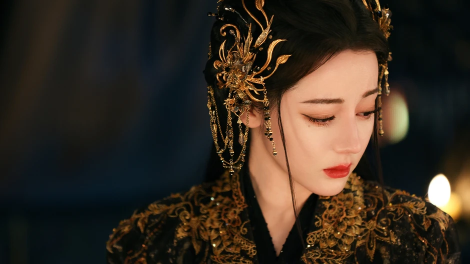 Địch Lệ Nhiệt Ba có 22 bạn trai cũng không ai phản đối