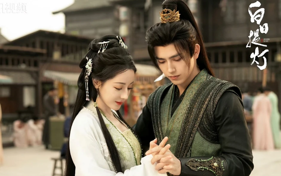 Địch Lệ Nhiệt Ba có 22 bạn trai cũng không ai phản đối