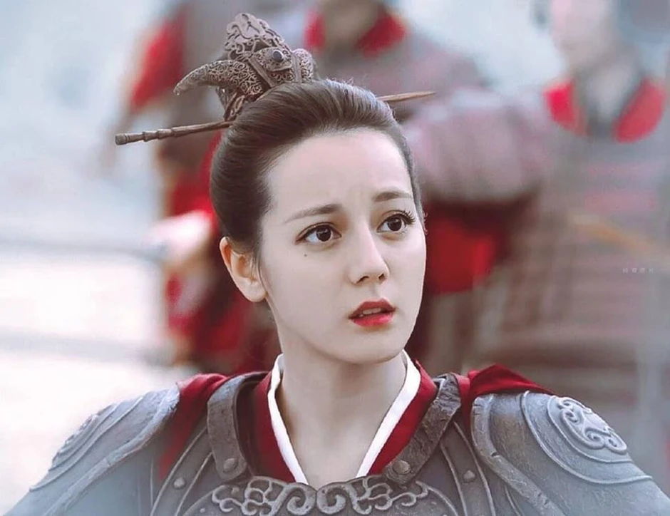 Địch Lệ Nhiệt Ba có biết xấu hổ không vậy?