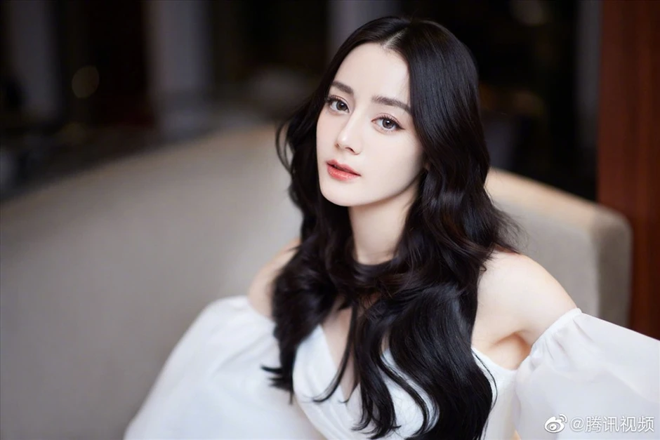 Địch Lệ Nhiệt Ba có biết xấu hổ không vậy?