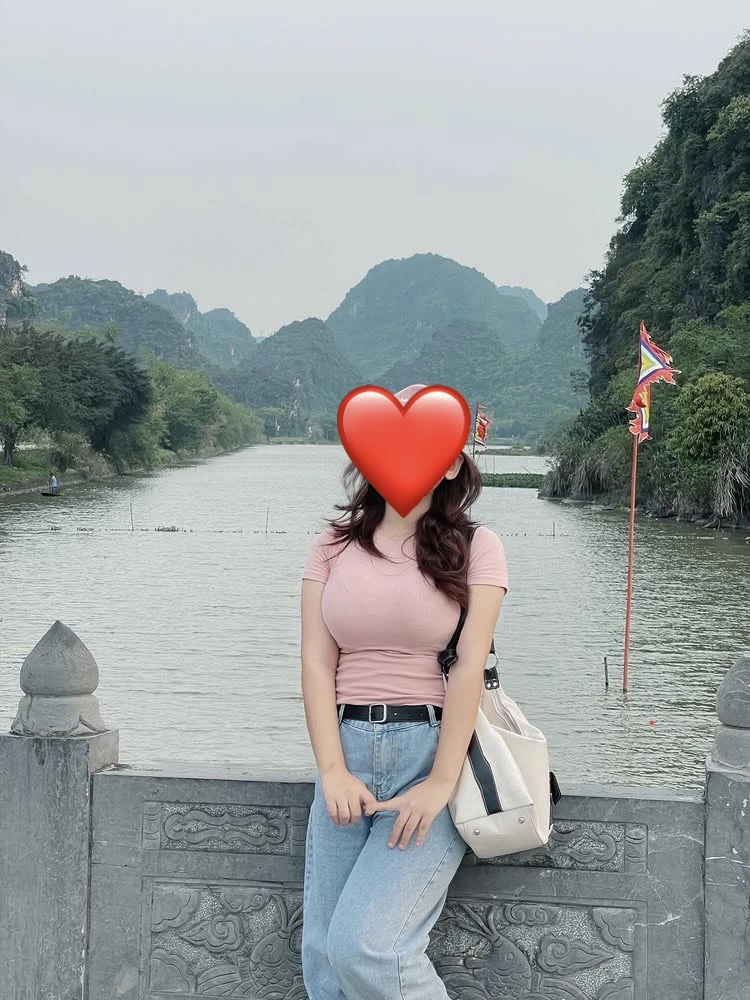 Diện đồ kín đáo đến 90% vẫn không thoát "lời ra tiếng vào", cô gái khóc ròng vì v.ò.ng 1 "quá khổ"