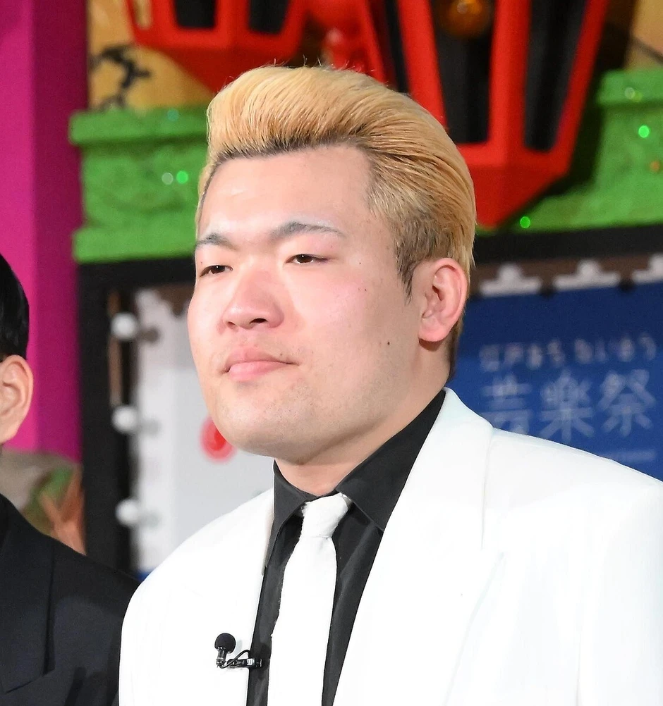 Diễn viên hài nổi tiếng qua đời đột ngột ở tuổi 26, vừa đăng bài “Tối nay tôi sẽ diễn” thì mất ngay trong ngày