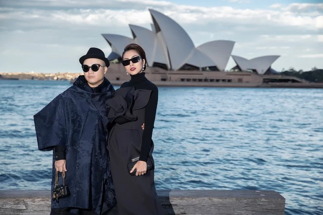 Đỗ Mạnh Cường mặc đồ nữ livestream doanh số 7 tỷ/ngày: "Khách hàng thích tôi trực tiếp mặc váy hơn là mẫu nữ!"