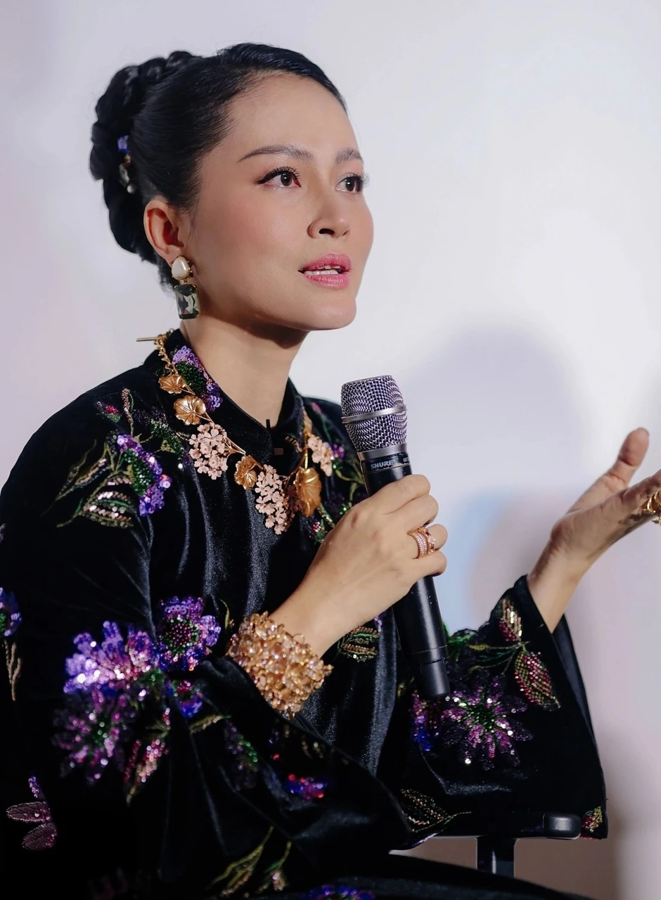 Đỗ Thị Hải Yến như Hoàng hậu bước ra từ lịch sử