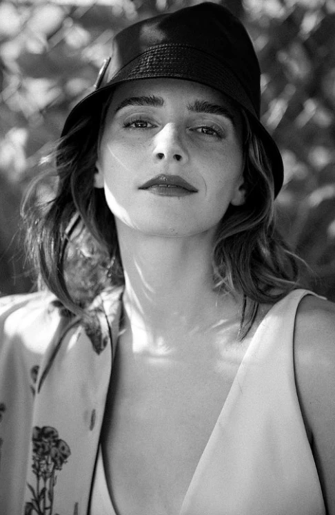Đóa hồng Anh Emma Watson lột xác ngoạn mục sau 25 năm kể từ Harry Potter