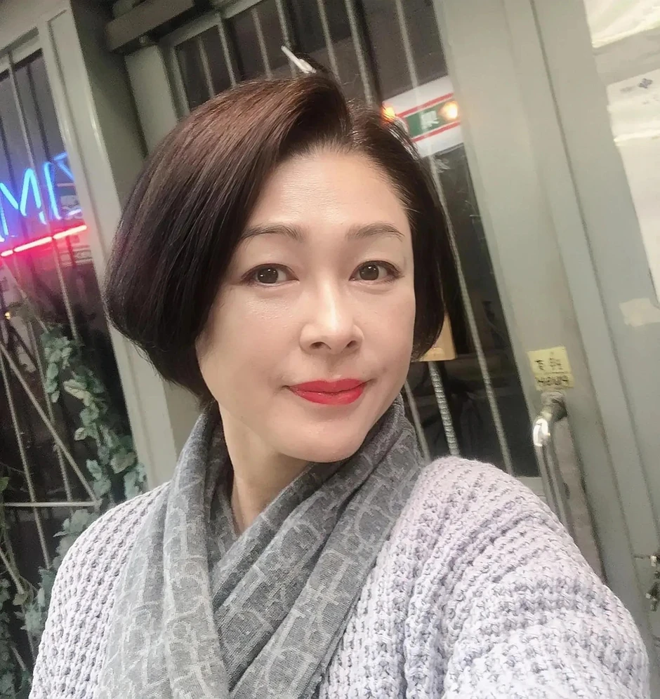 Đóa hồng Nhật Bản từng khiến màn ảnh Hong Kong chao đảo