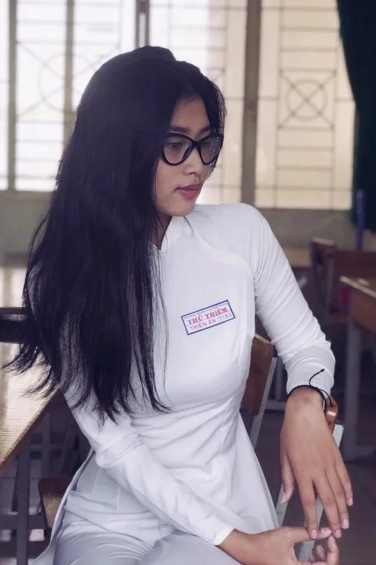 Đoàn Thiên Ân - cô gái nghèo thành diễn viên phim trăm tỷ