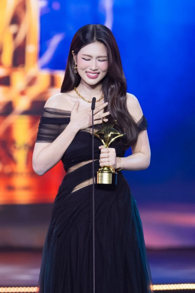 Đoàn Thiên Ân - cô gái nghèo thành diễn viên phim trăm tỷ