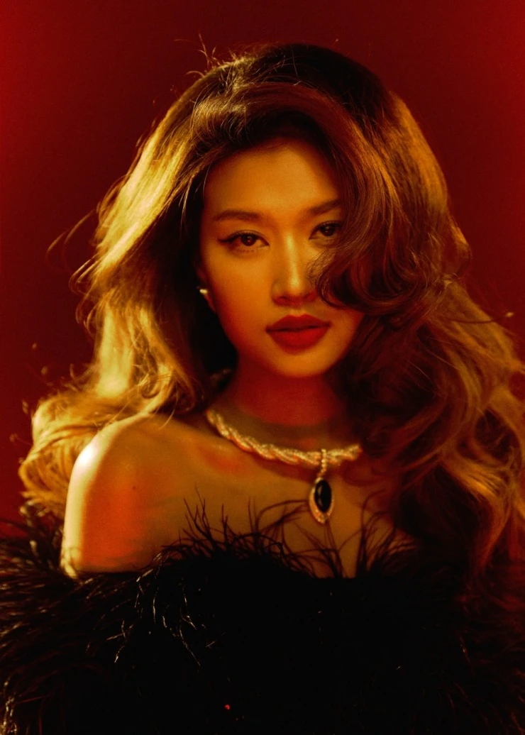 Đoàn Thiên Ân - cô gái nghèo thành diễn viên phim trăm tỷ