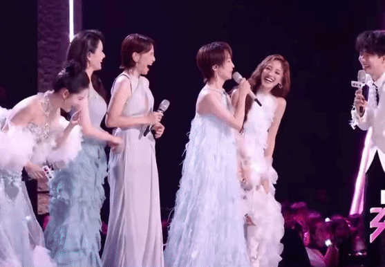 Đối thủ của Trang Pháp nuôi chồng tài tử bị dị tật, dám cầm cố sạch tài sản làm phim và cái kết cạn nước mắt