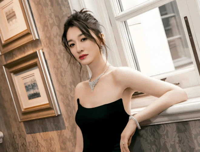 Đối thủ của Trang Pháp tự nhận “chỉ thích ăn xong rồi nằm” nhưng không hiểu sao 50 tuổi vẫn xinh đẹp, bốc lửa