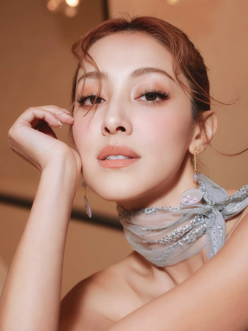 Đối thủ giàu nhất show Tỷ Tỷ của Trang Pháp: Hoa hậu sở hữu 4.800 tỷ, giữ chồng tài tử ở nhà suốt 8 năm vì 1 lý do